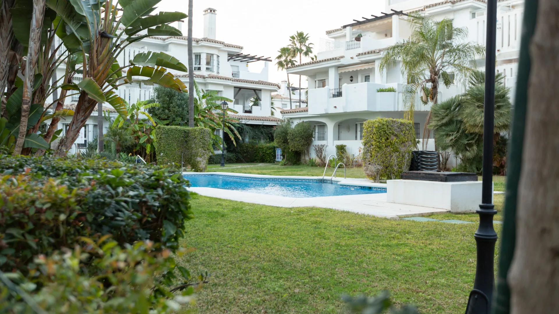 Buy Los Naranjos de Marbella 3 bedrooms ground floor apartment