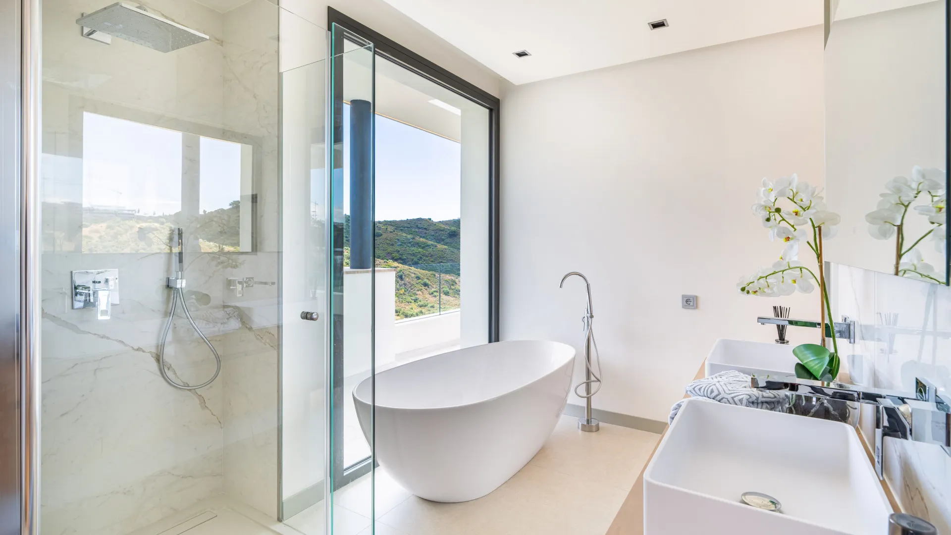 Comprar villa de 6 dormitorios en Lomas de La Quinta