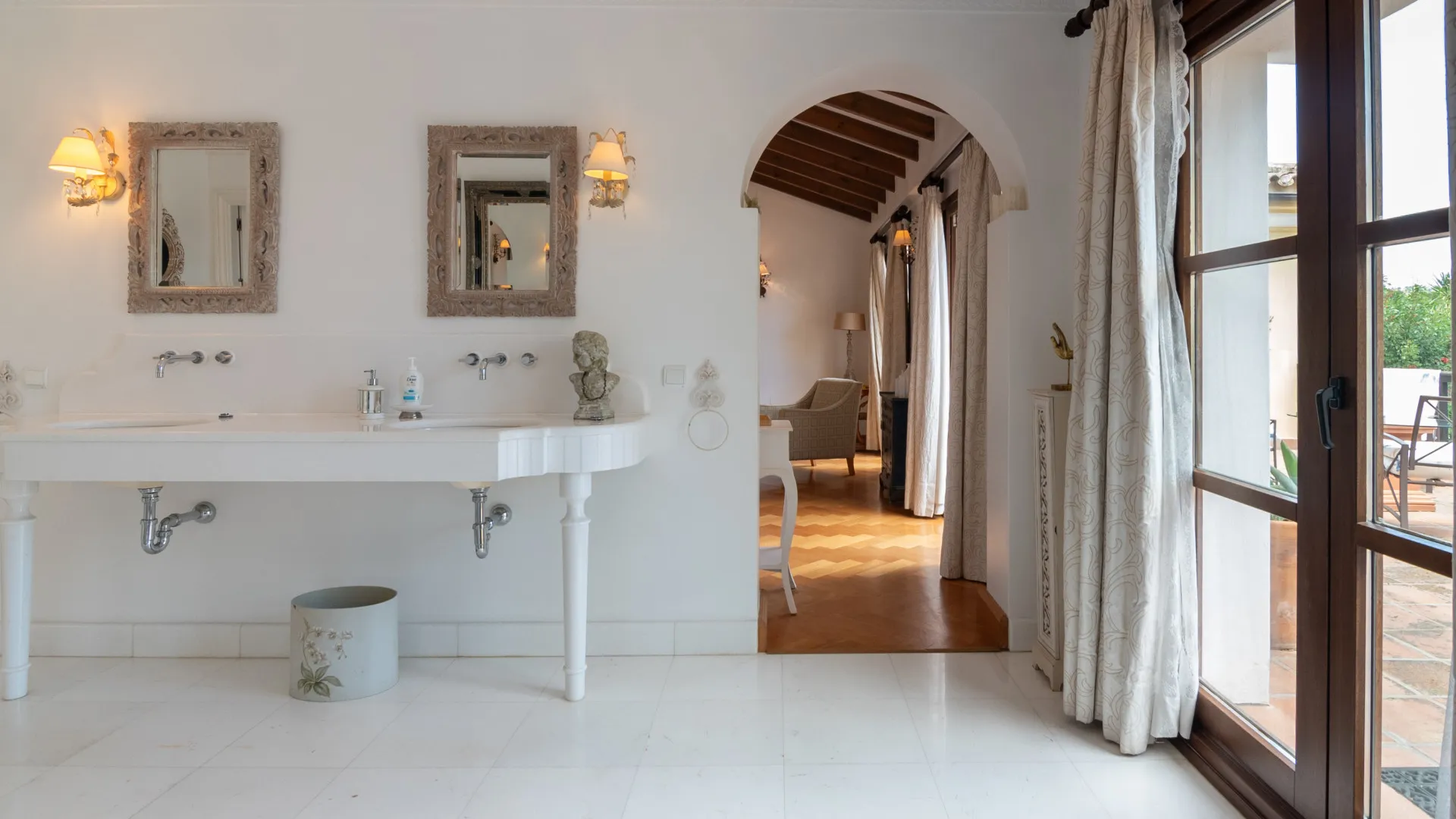 For sale villa in Valderrama Golf