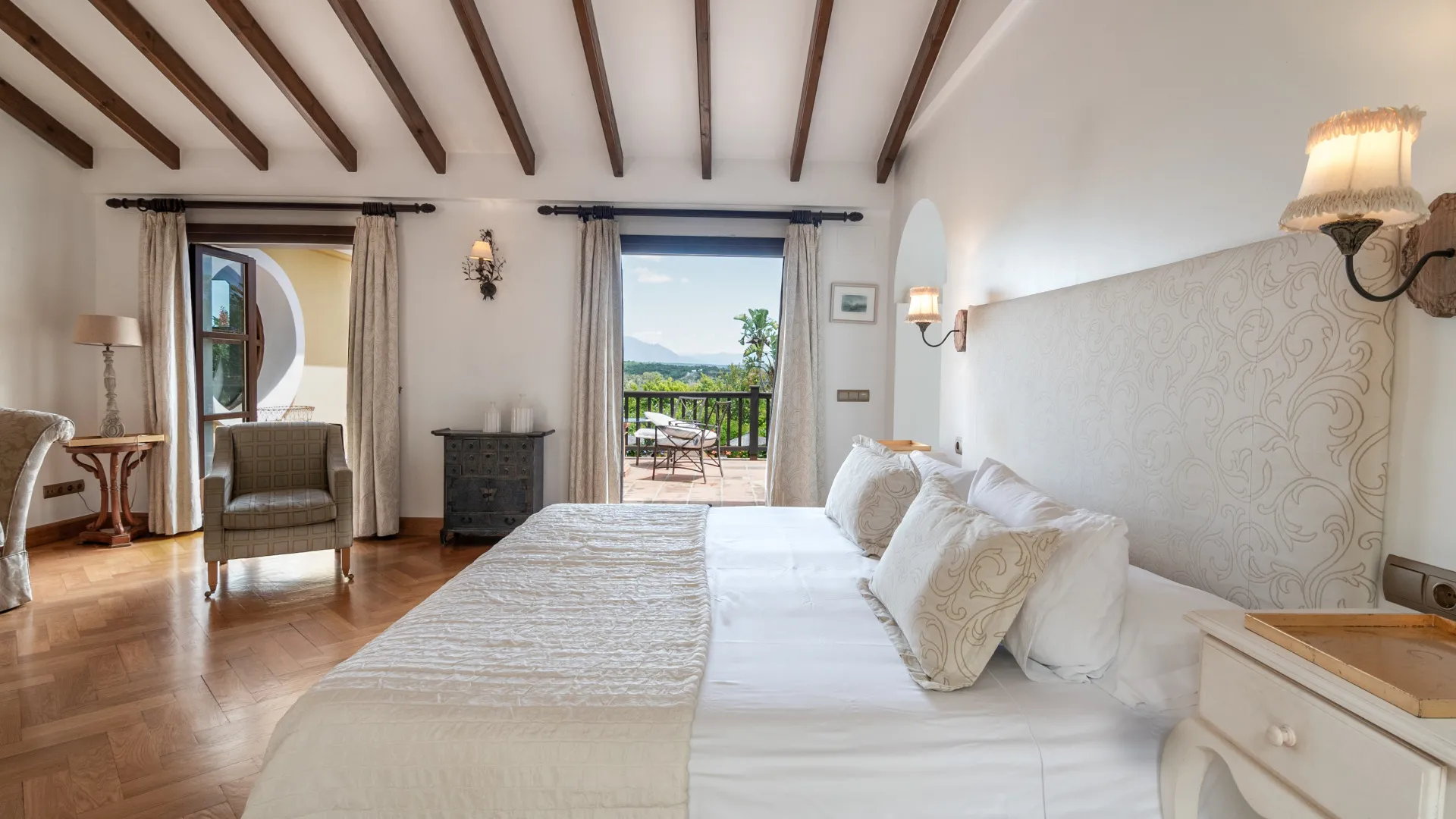 For sale villa in Valderrama Golf