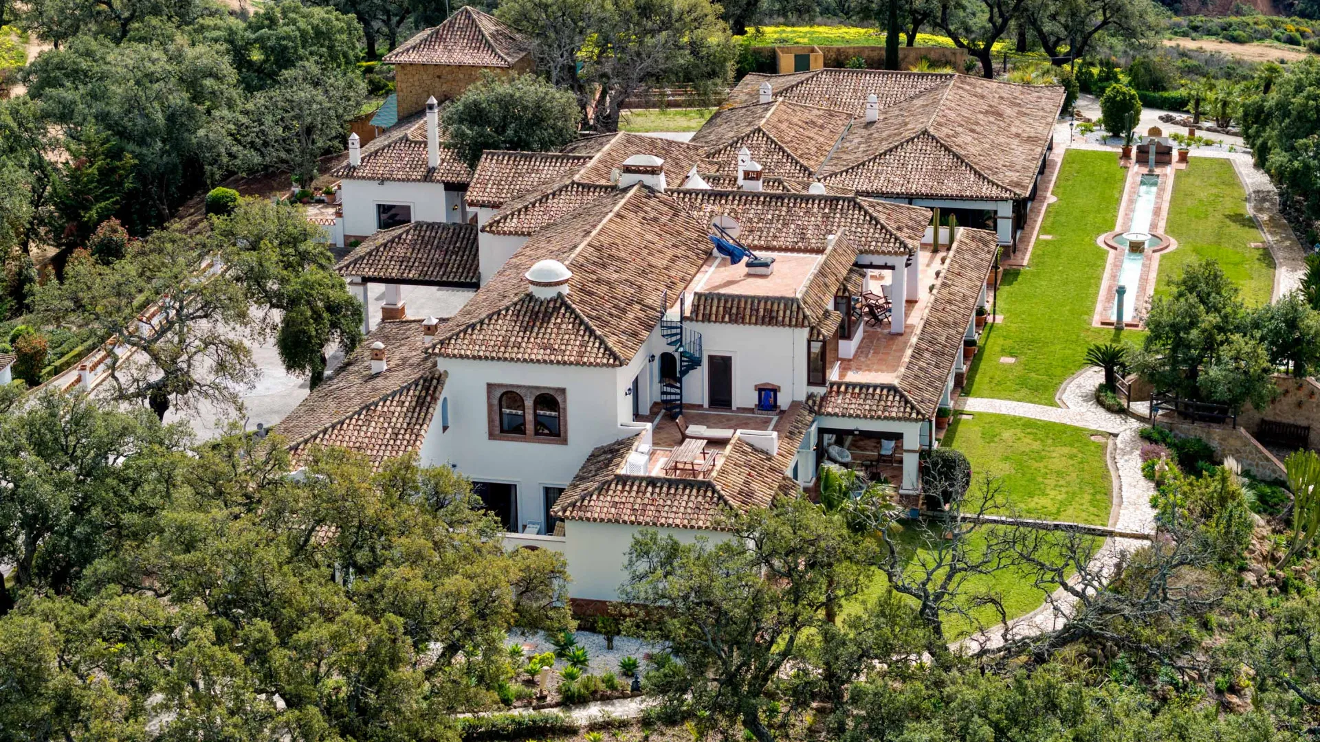 For sale finca in La Mairena with 7 bedrooms