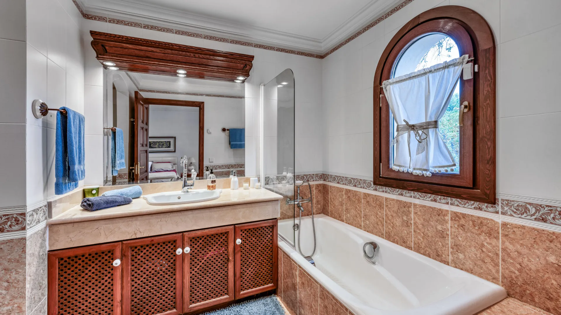 For sale finca in La Mairena with 7 bedrooms