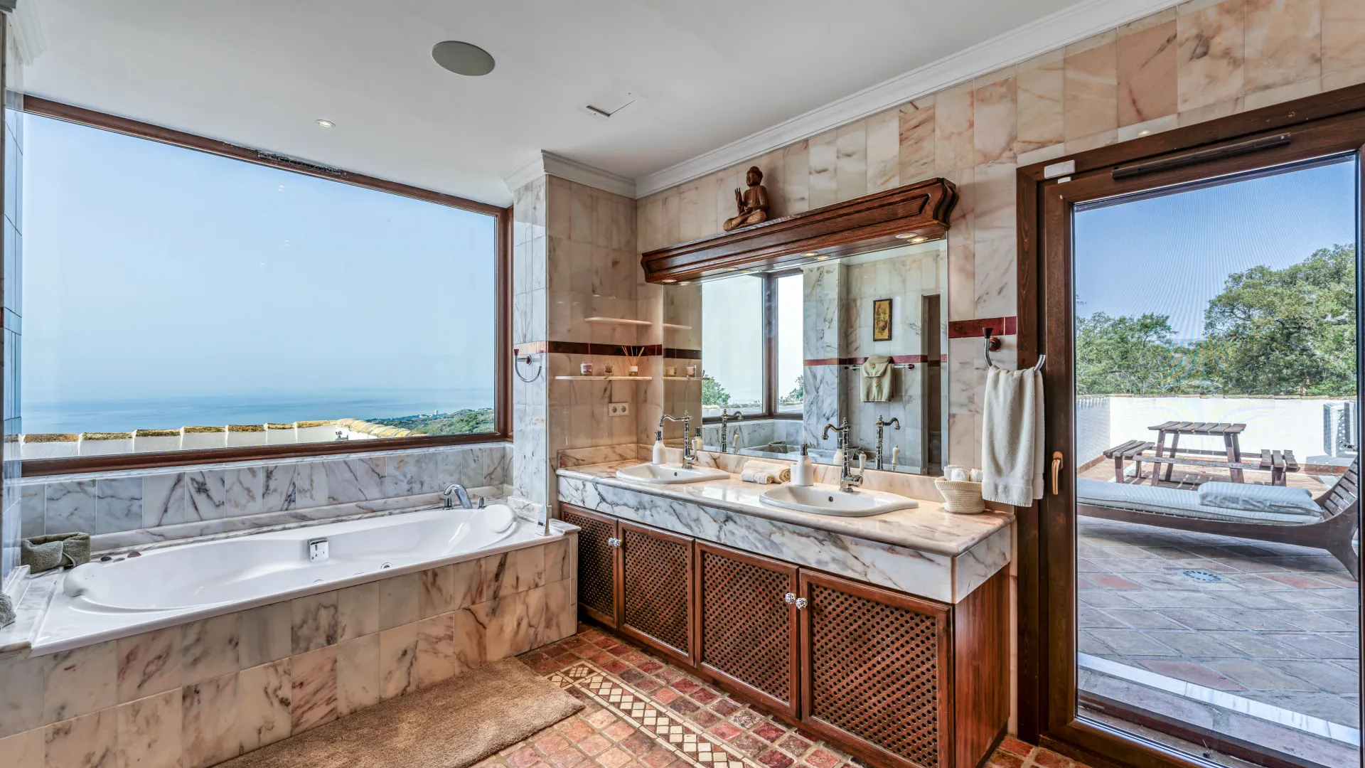 For sale finca in La Mairena with 7 bedrooms