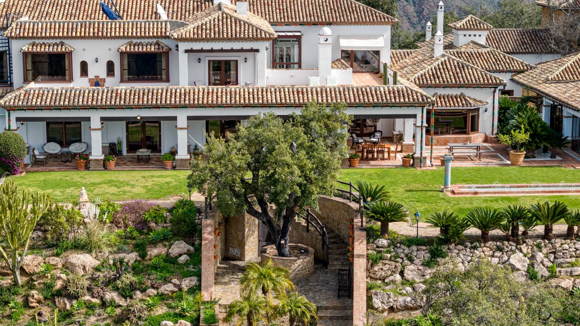 For sale finca in La Mairena with 7 bedrooms