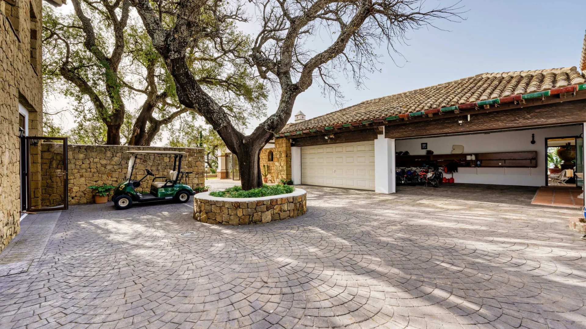 For sale finca in La Mairena with 7 bedrooms