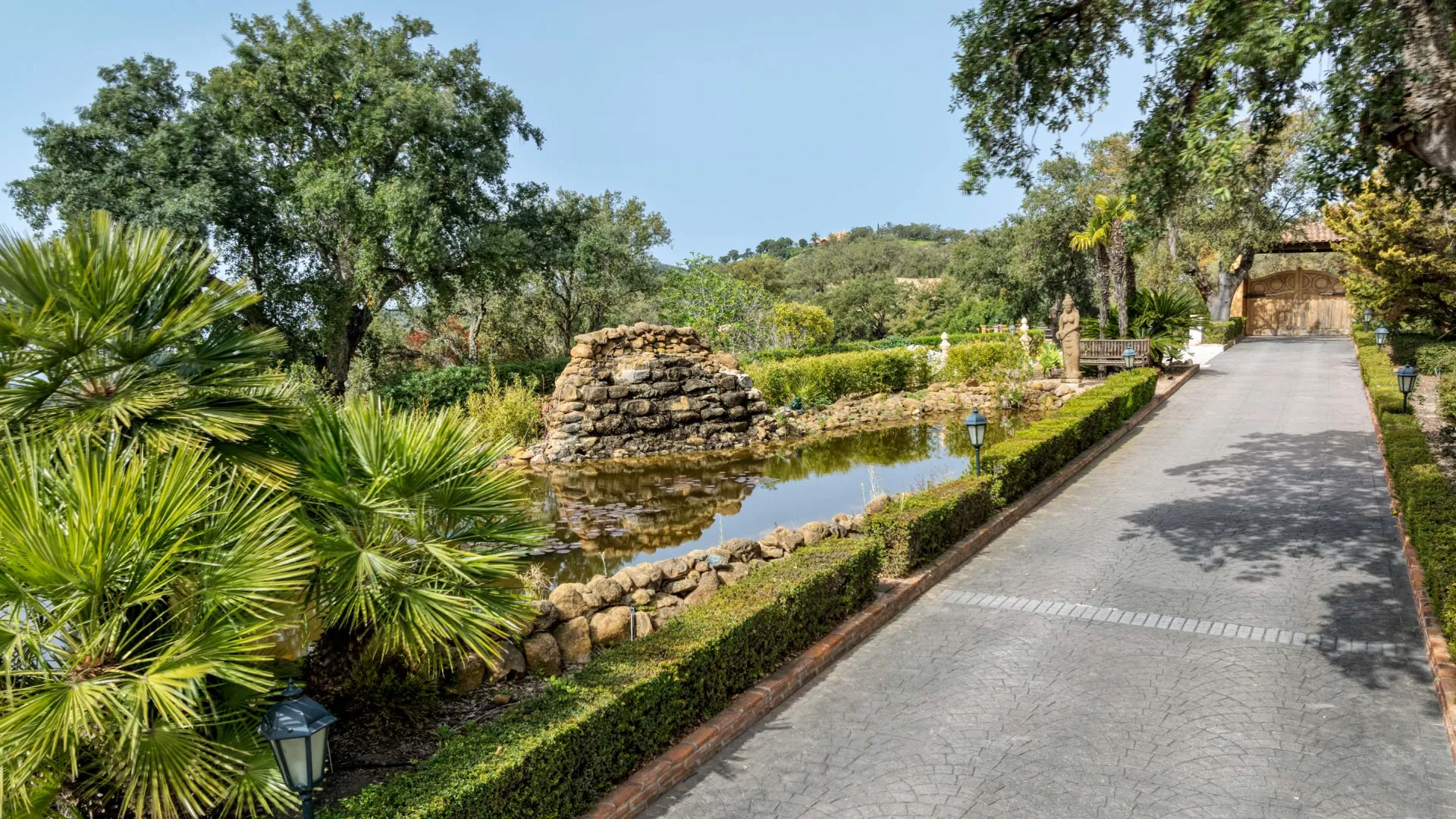 For sale finca in La Mairena with 7 bedrooms