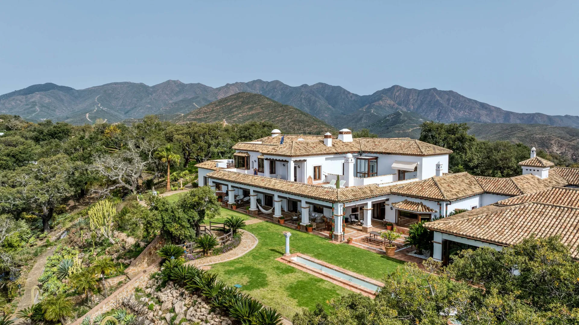 For sale finca in La Mairena with 7 bedrooms