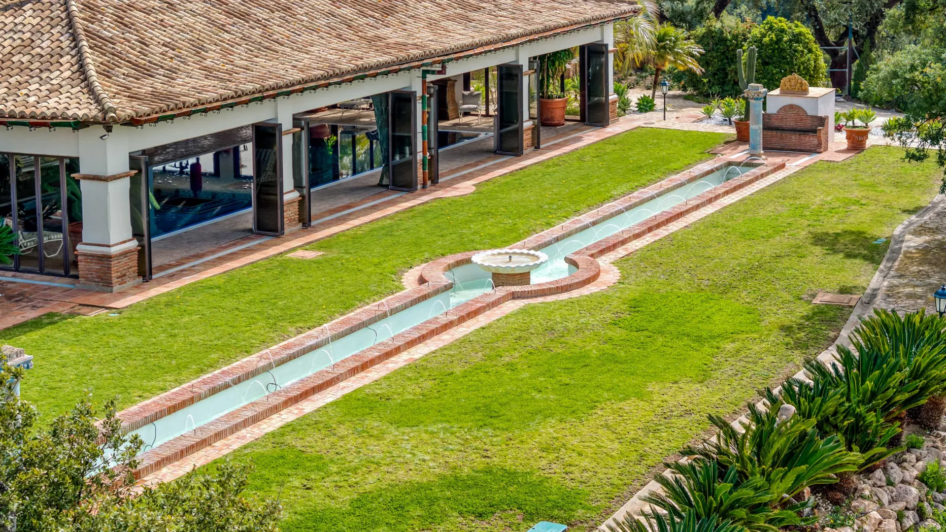 For sale finca in La Mairena with 7 bedrooms