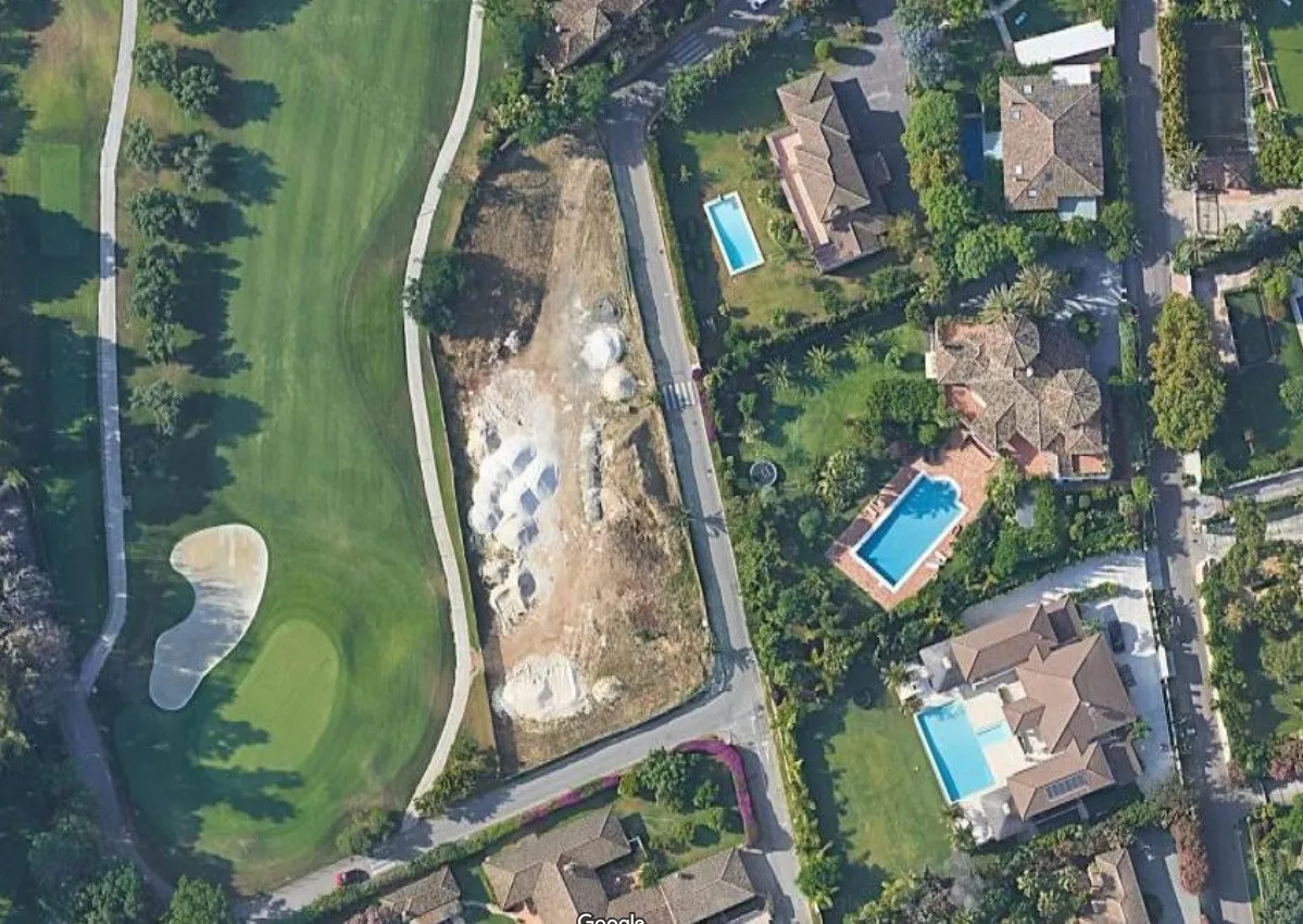 Parcela a la venta en Guadalmina Baja