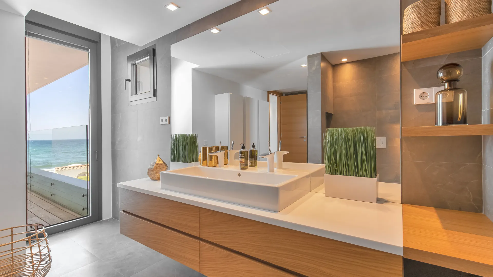 Se vende villa de 6 dormitorios en Costabella