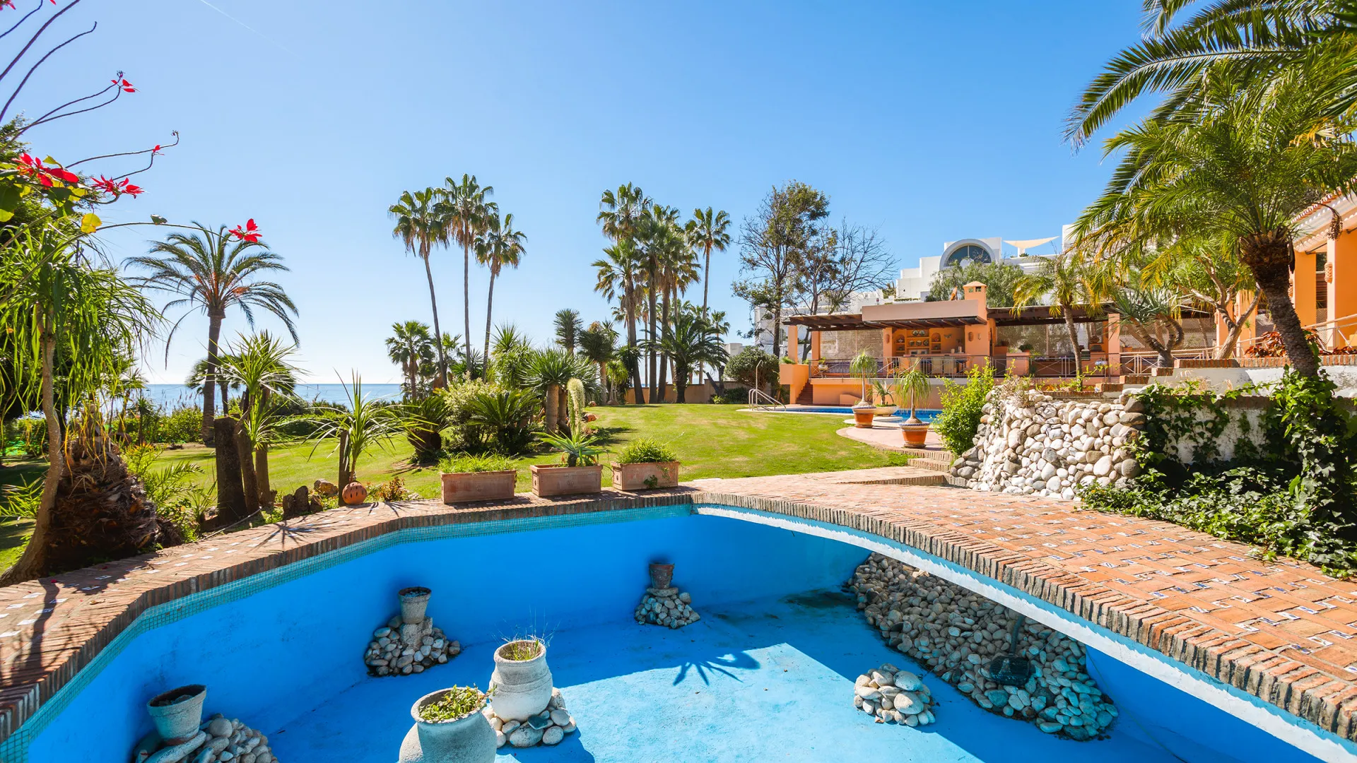 Buy villa in Hacienda Beach with 8 bedrooms