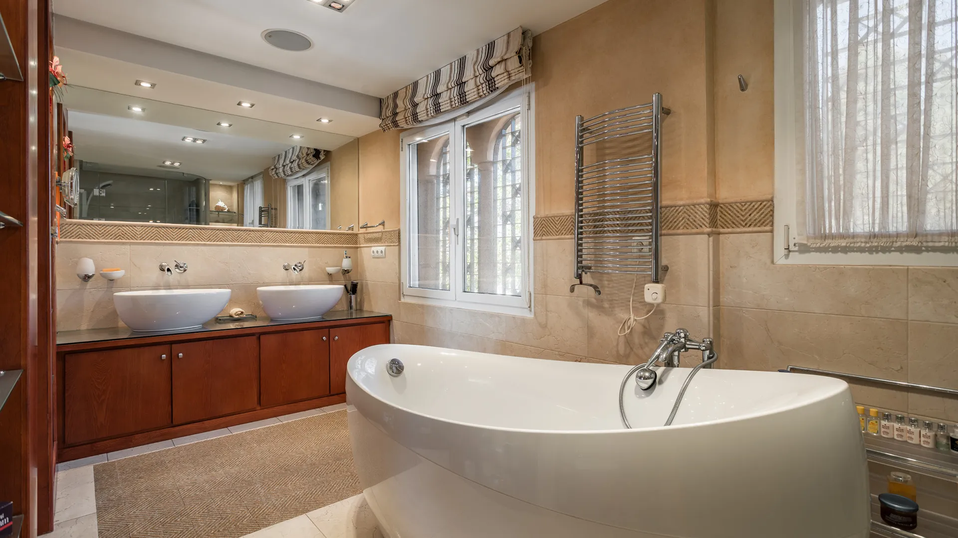 Buy villa in Hacienda Beach with 8 bedrooms
