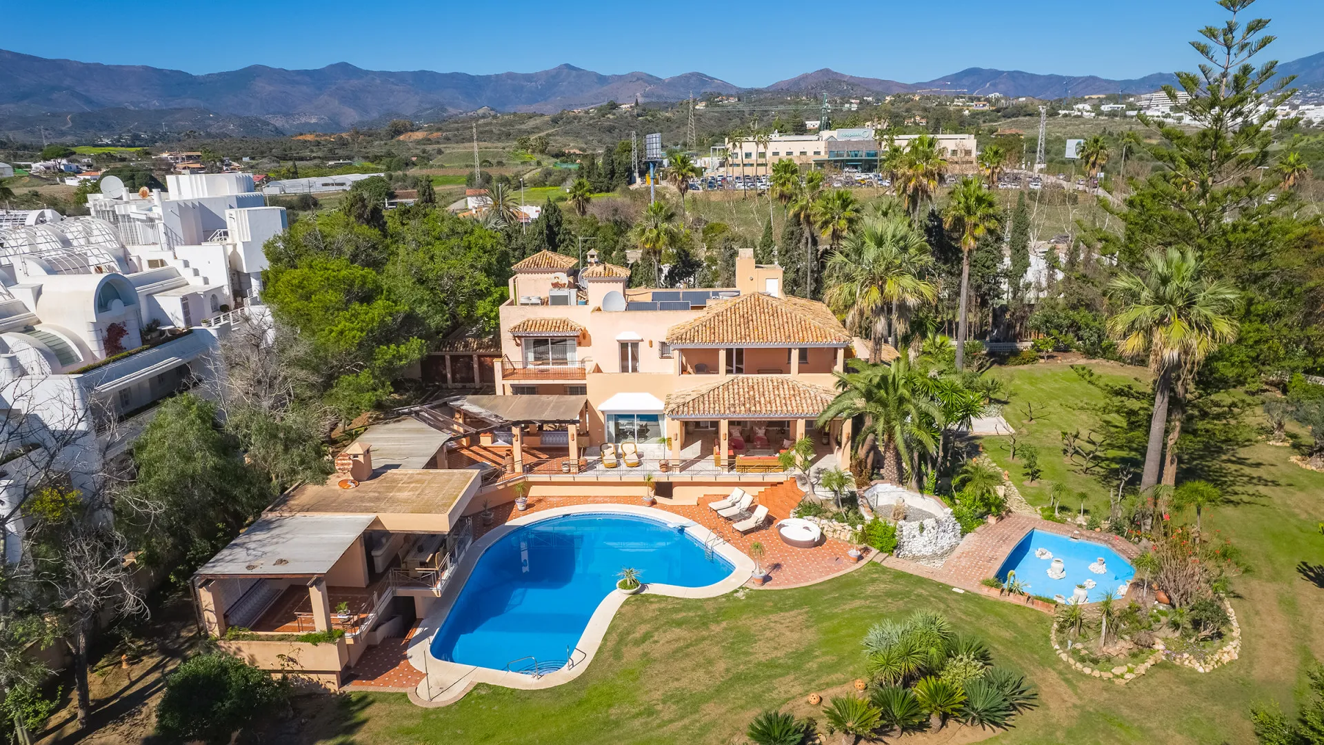 Buy villa in Hacienda Beach with 8 bedrooms