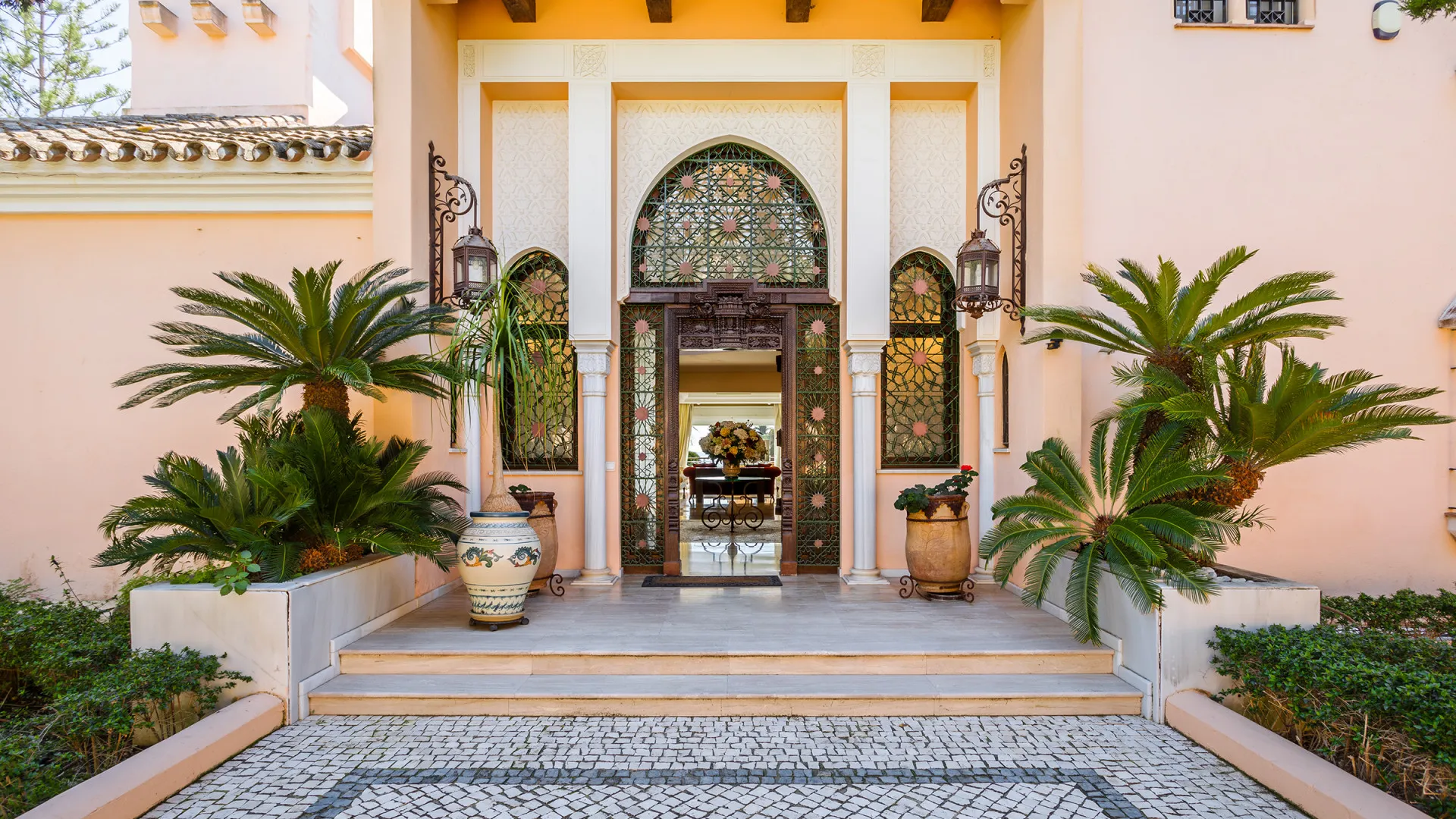 Buy villa in Hacienda Beach with 8 bedrooms
