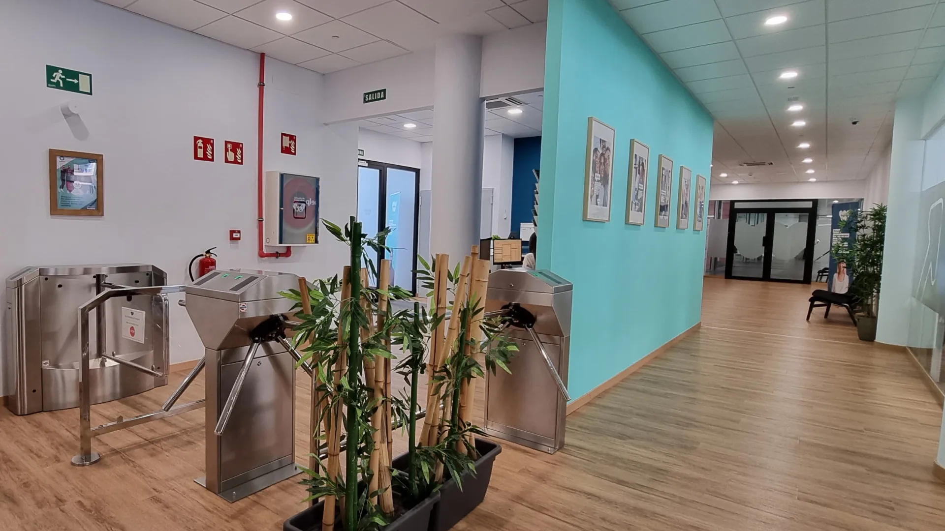 Puerto Marina commercial premises for sale