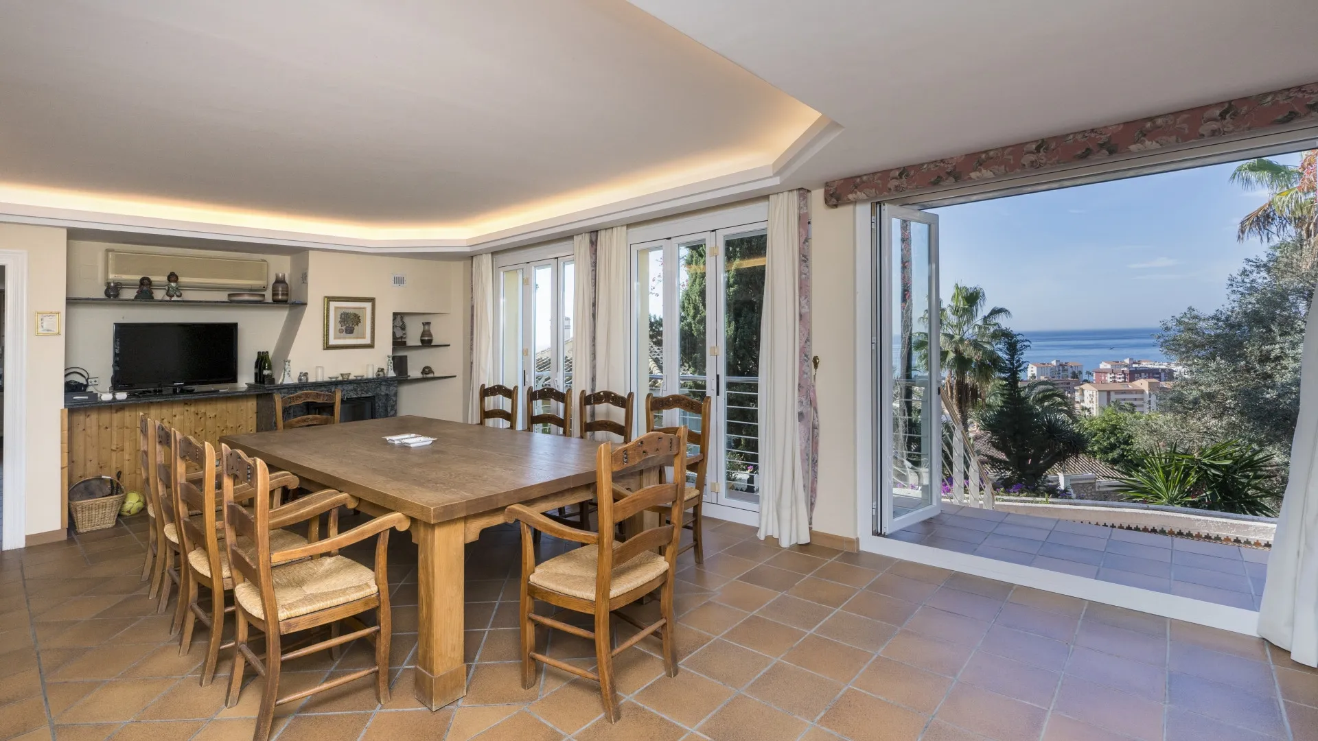 For sale villa with 9 bedrooms in Rincon de la Victoria