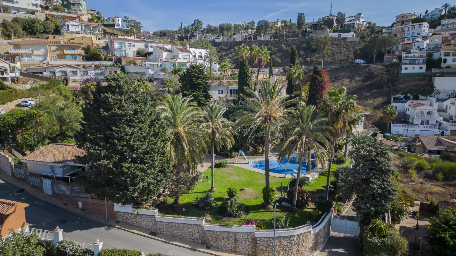 For sale villa with 9 bedrooms in Rincon de la Victoria