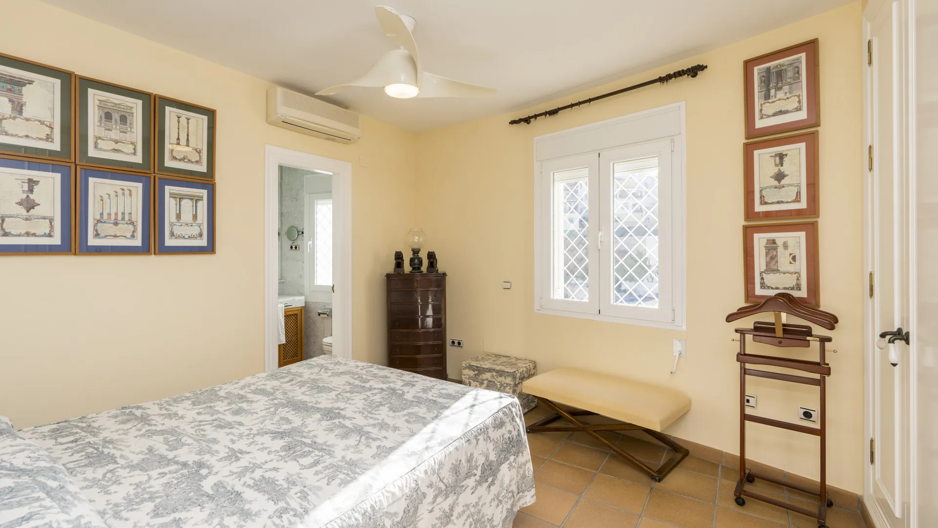 For sale villa with 9 bedrooms in Rincon de la Victoria