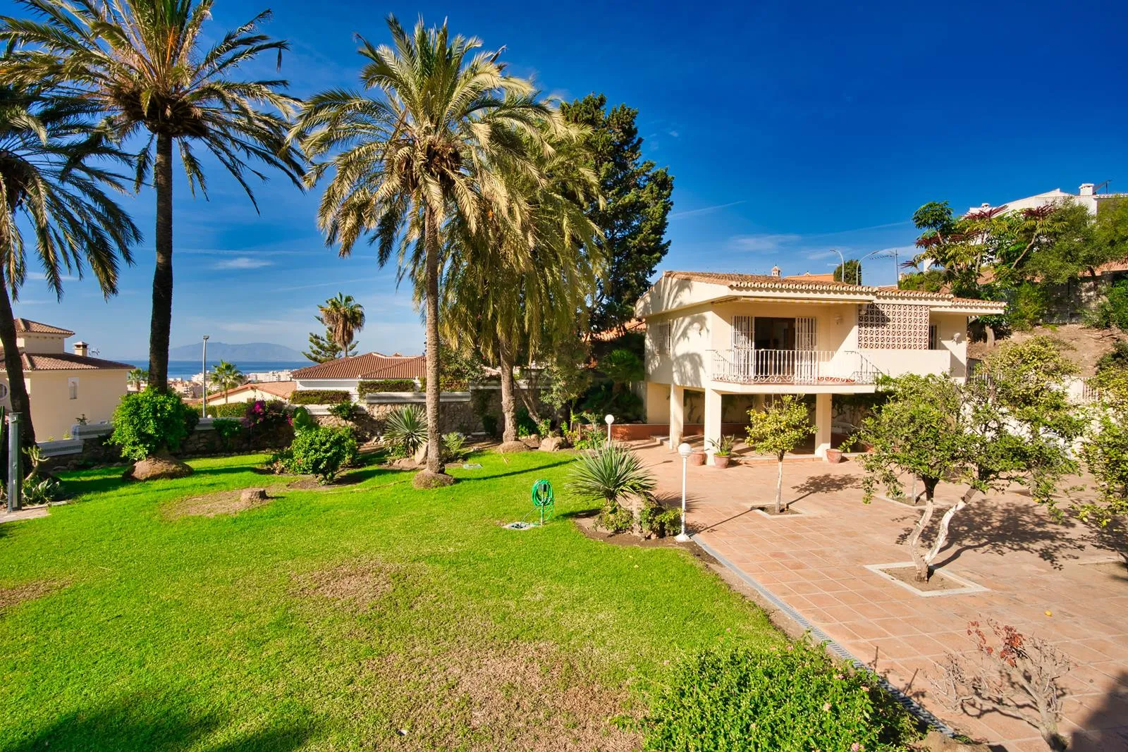 For sale villa with 9 bedrooms in Rincon de la Victoria