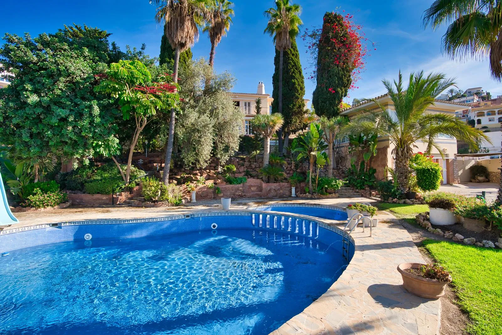 For sale villa with 9 bedrooms in Rincon de la Victoria