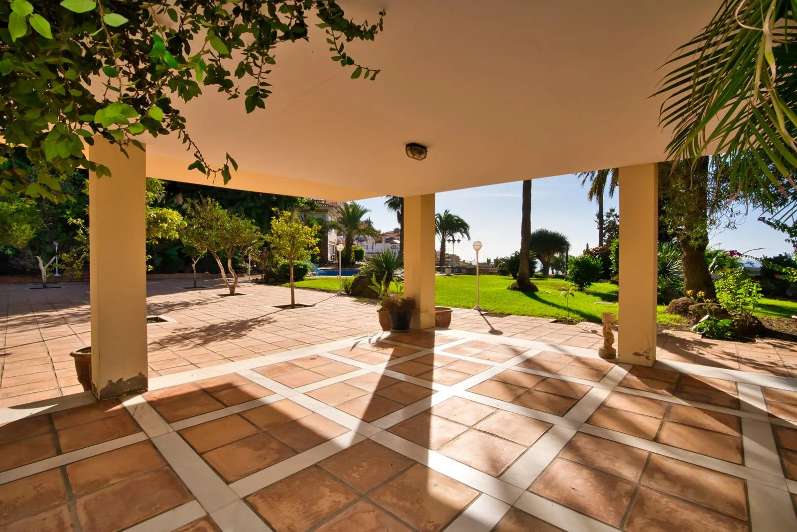 For sale villa with 9 bedrooms in Rincon de la Victoria