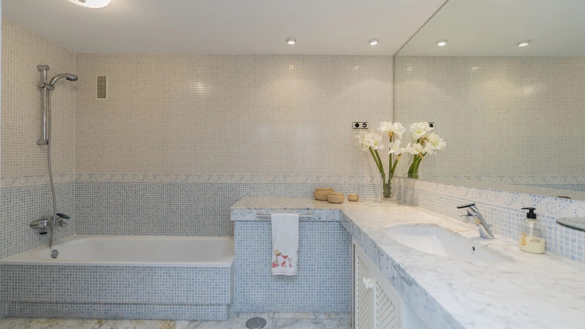 For sale villa with 9 bedrooms in Rincon de la Victoria