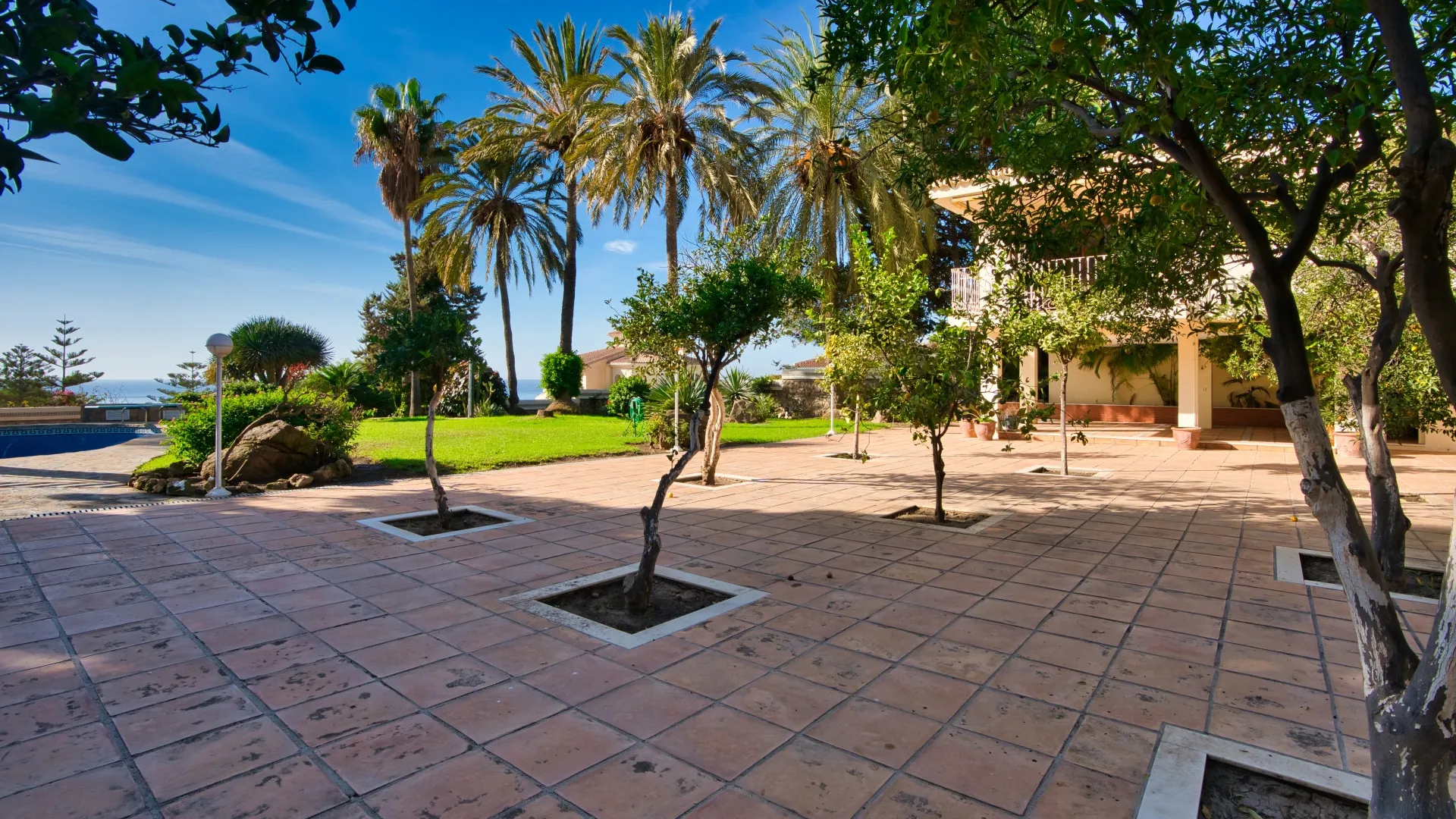 For sale villa with 9 bedrooms in Rincon de la Victoria