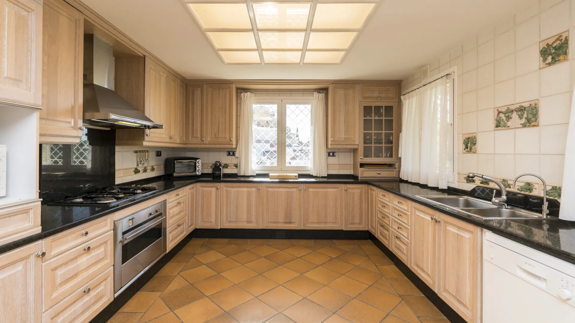 For sale villa with 9 bedrooms in Rincon de la Victoria