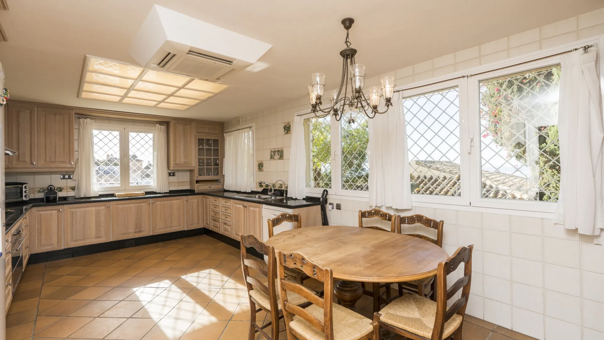 For sale villa with 9 bedrooms in Rincon de la Victoria