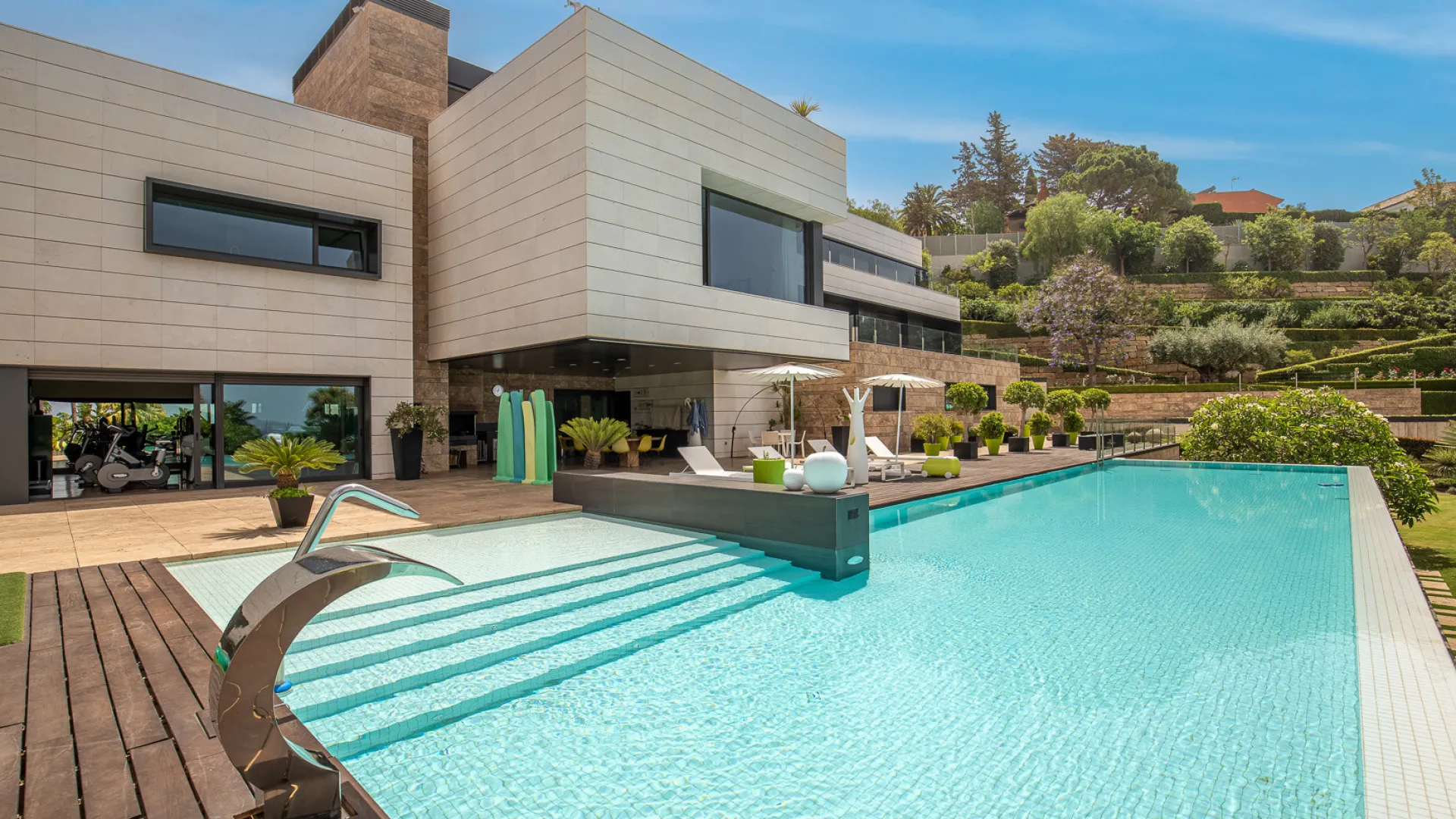 Villa con 8 dormitorios en venta en Malaga - Este