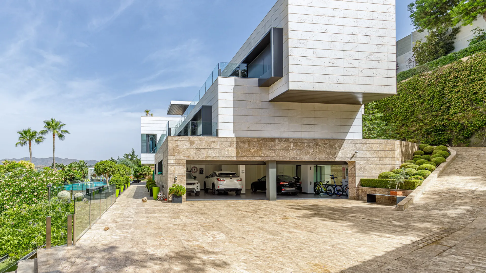 Villa con 8 dormitorios en venta en Malaga - Este