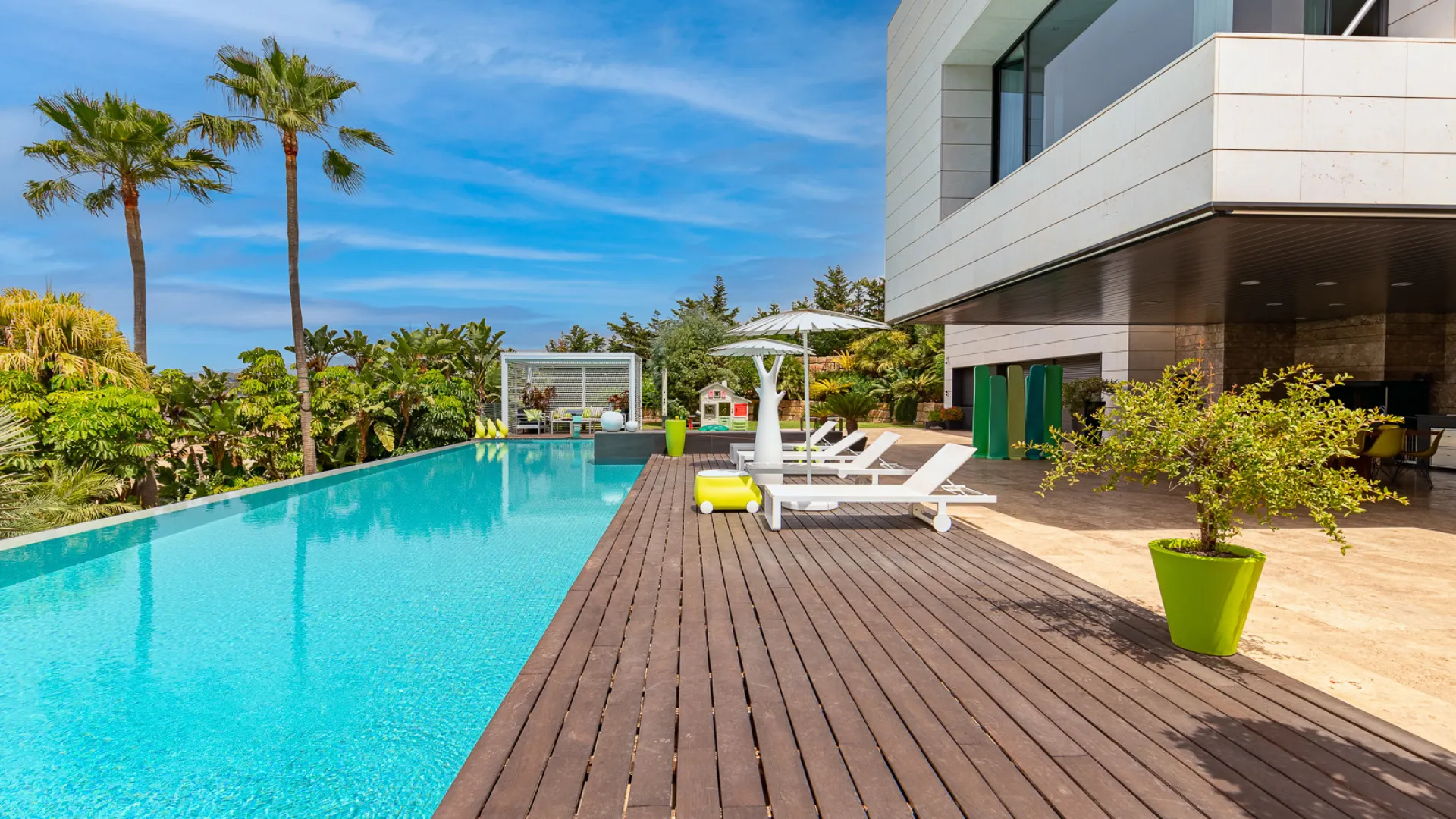 Villa con 8 dormitorios en venta en Malaga - Este