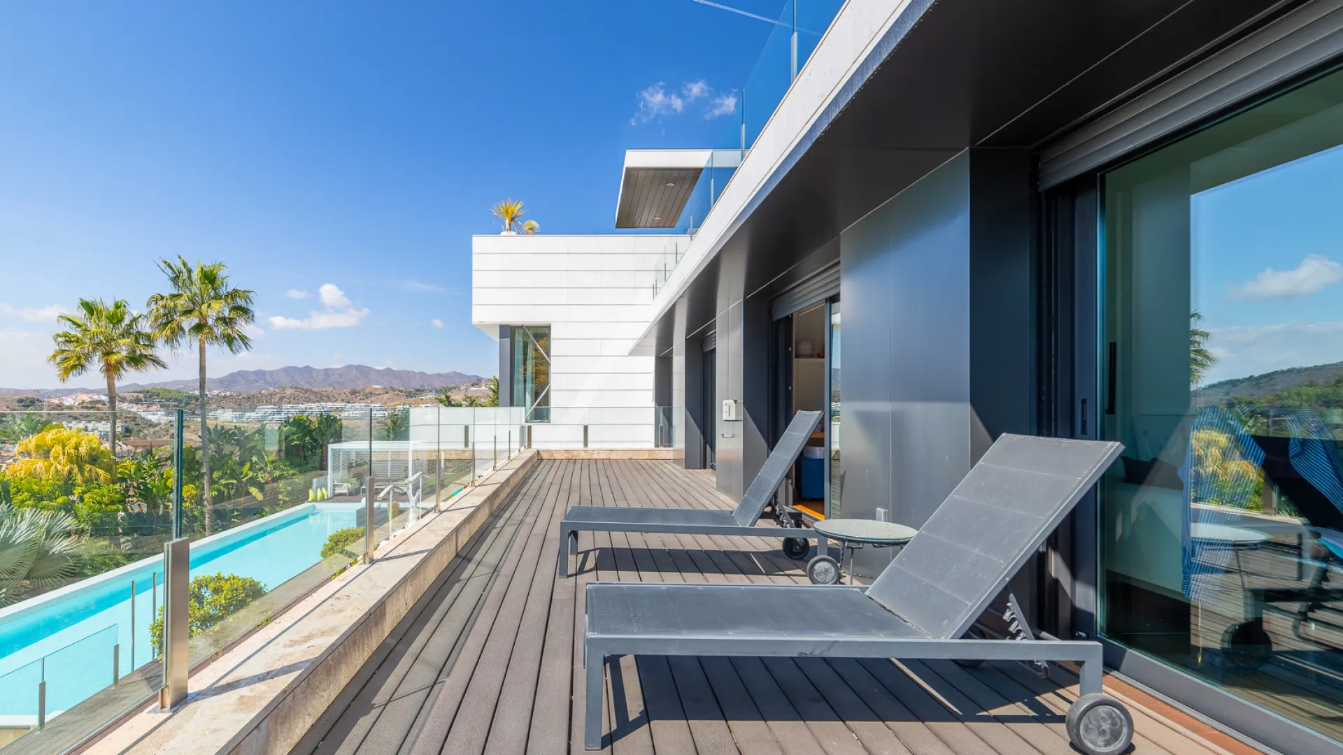 Villa con 8 dormitorios en venta en Malaga - Este