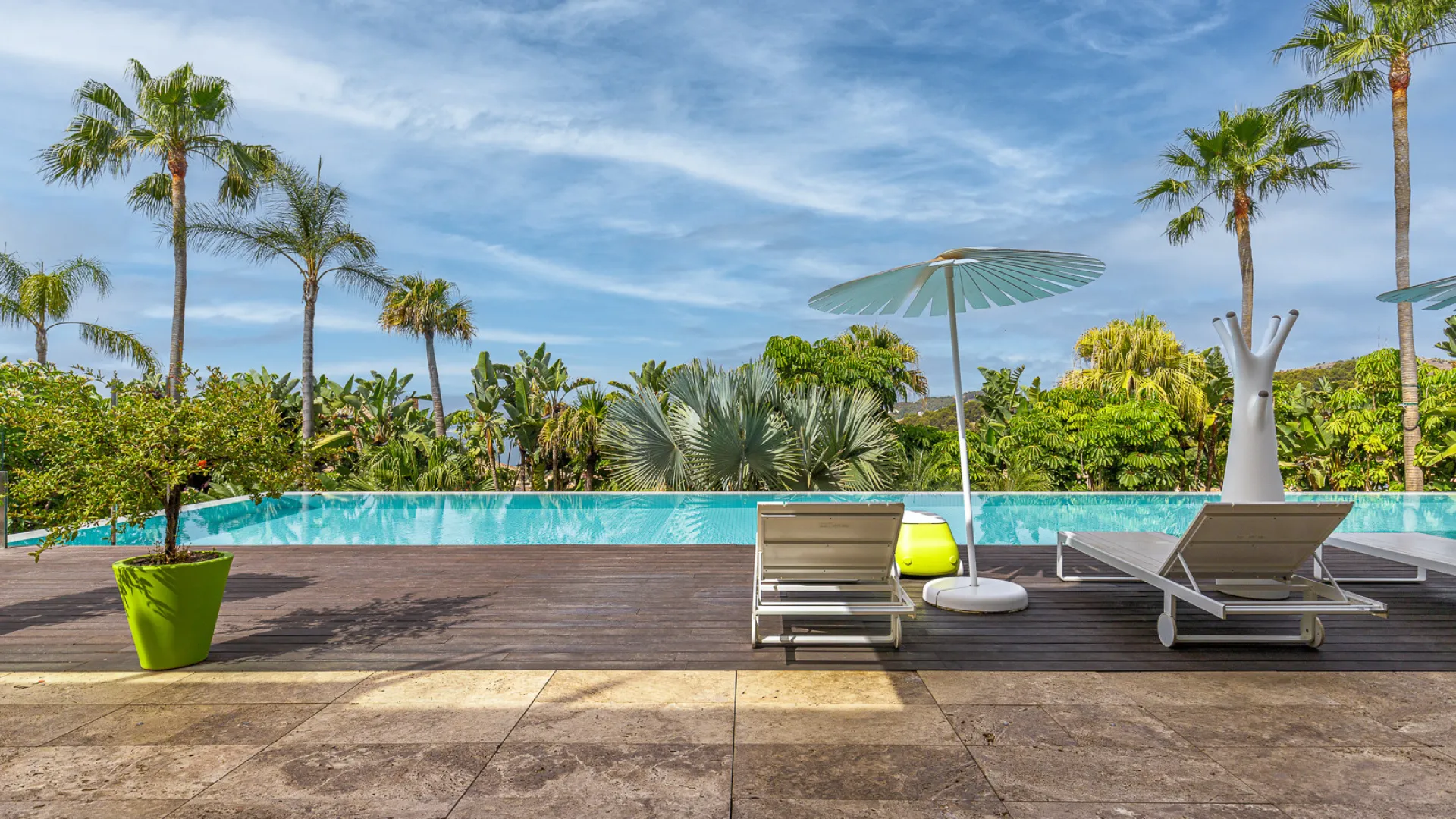 Villa con 8 dormitorios en venta en Malaga - Este