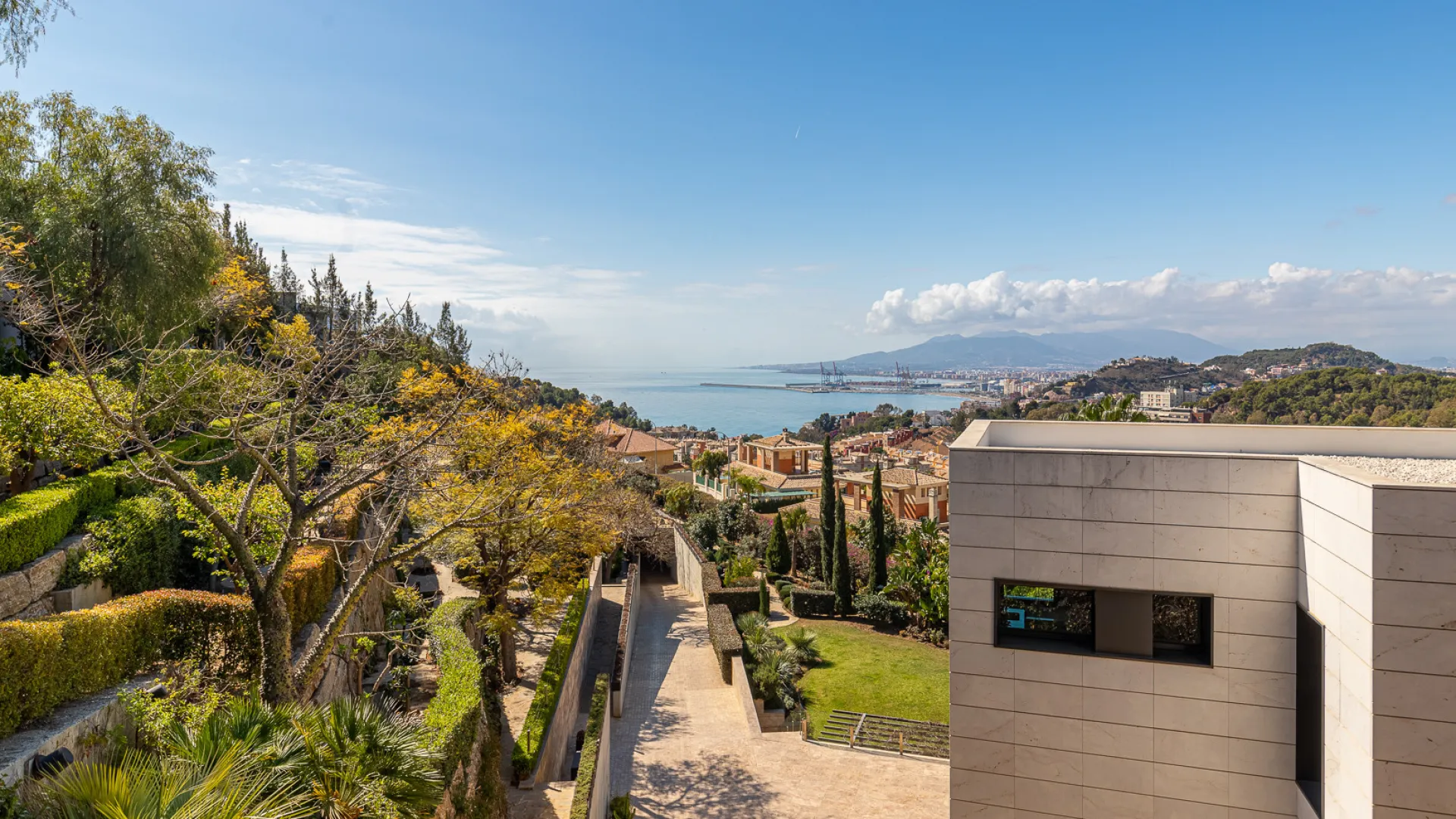 Villa con 8 dormitorios en venta en Malaga - Este