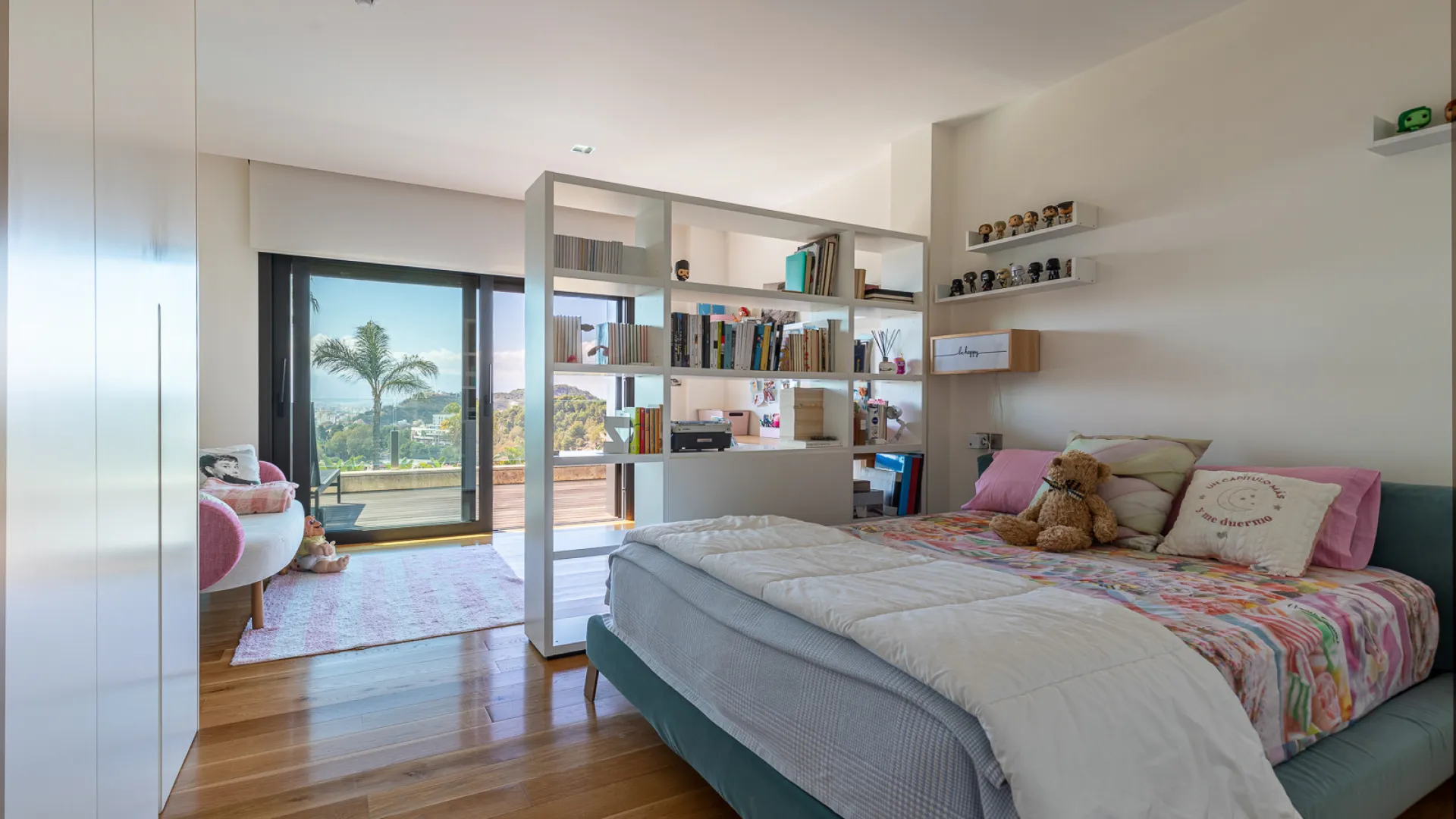 Villa con 8 dormitorios en venta en Malaga - Este