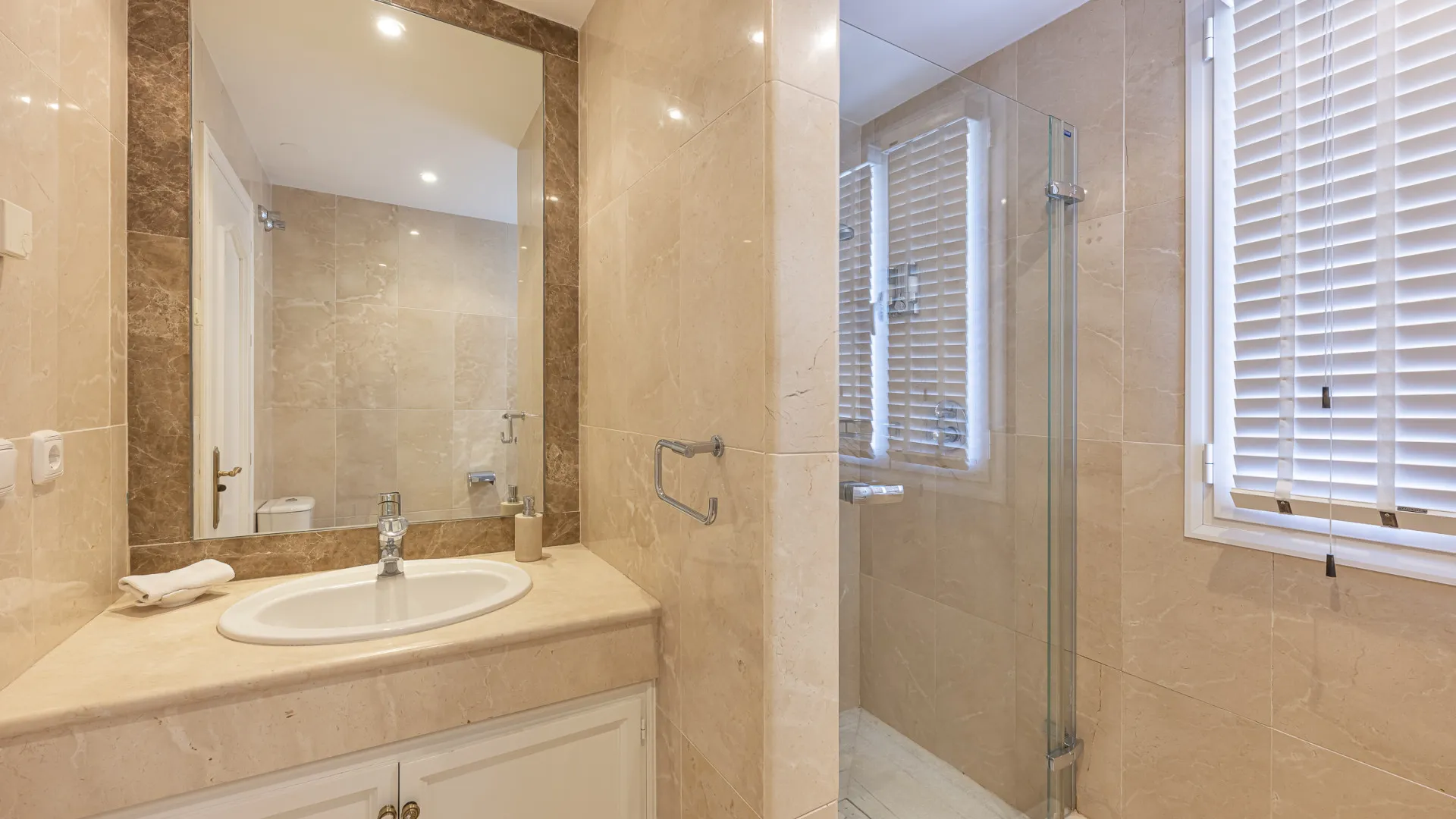 Buy villa in La Reserva de la Quinta