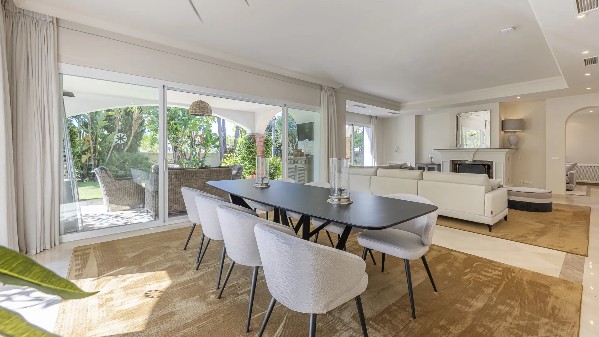 Buy villa in La Reserva de la Quinta