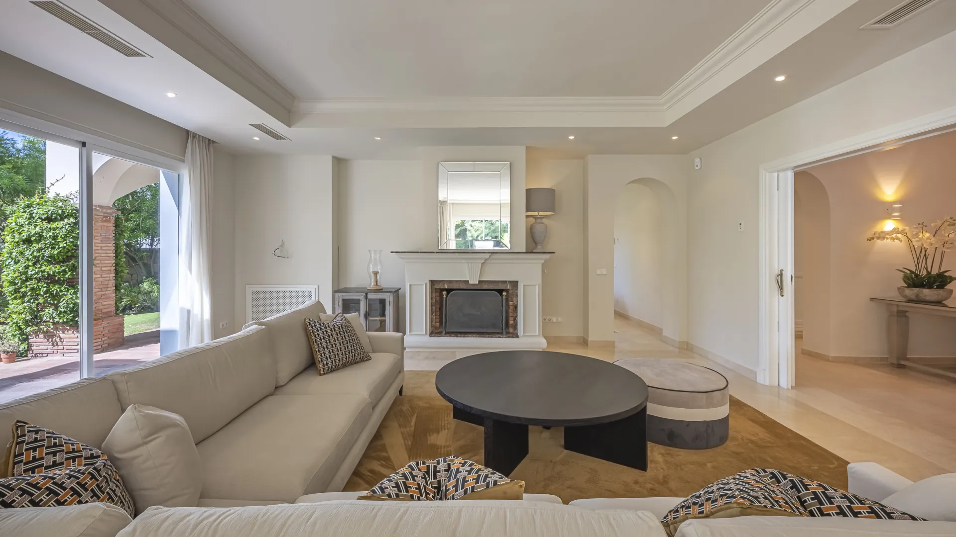 Buy villa in La Reserva de la Quinta