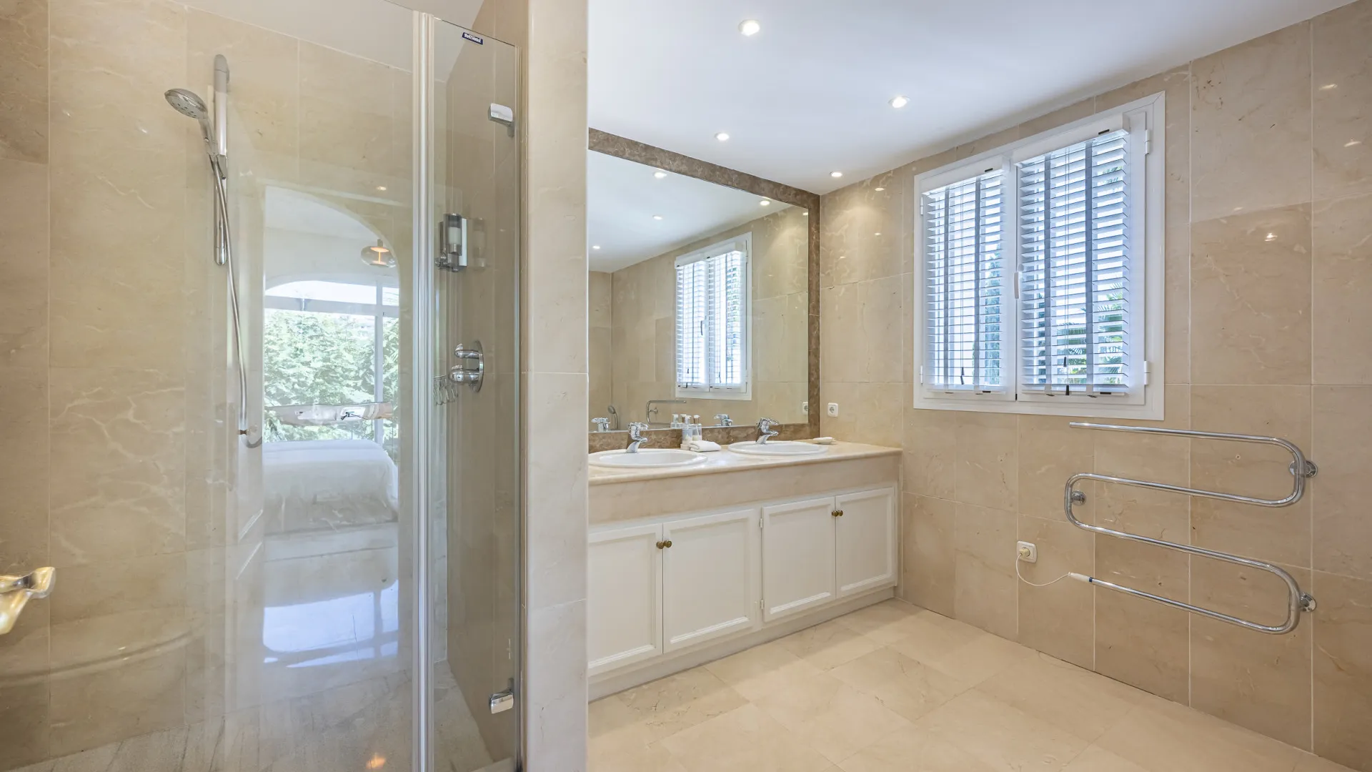 Buy villa in La Reserva de la Quinta