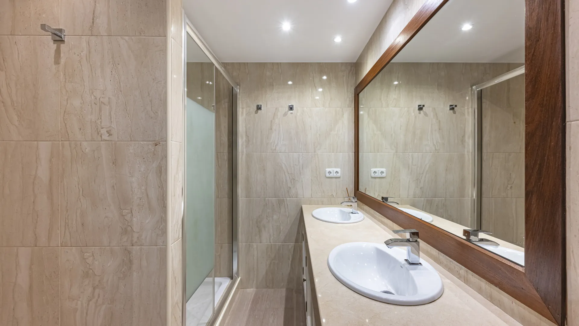 Buy villa in La Reserva de la Quinta