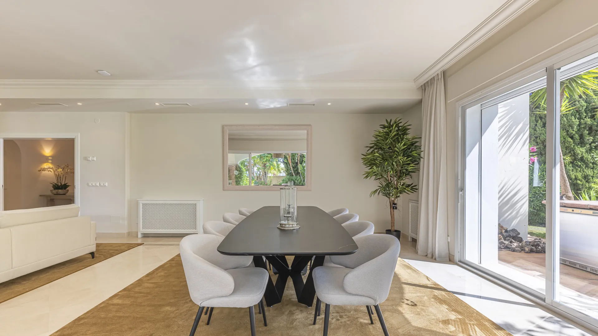 Buy villa in La Reserva de la Quinta