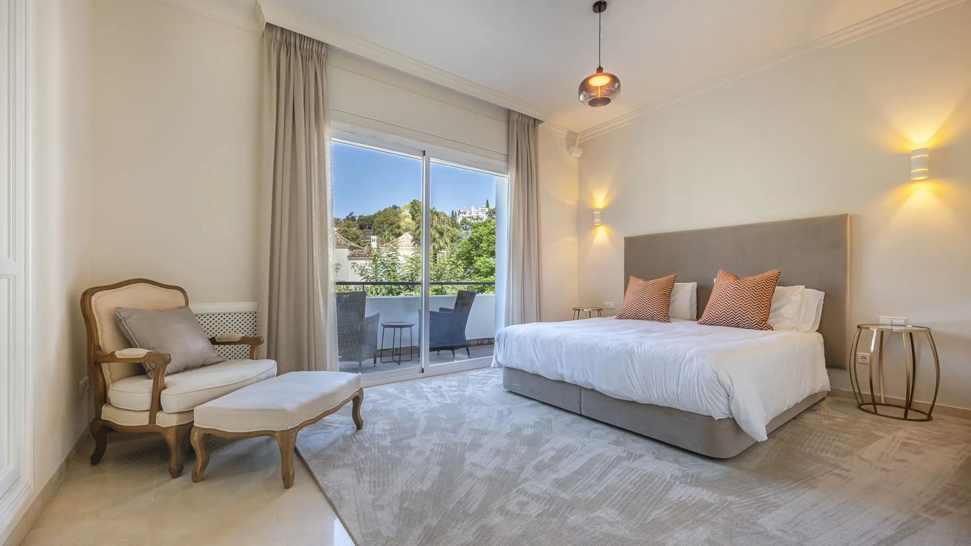 Buy villa in La Reserva de la Quinta