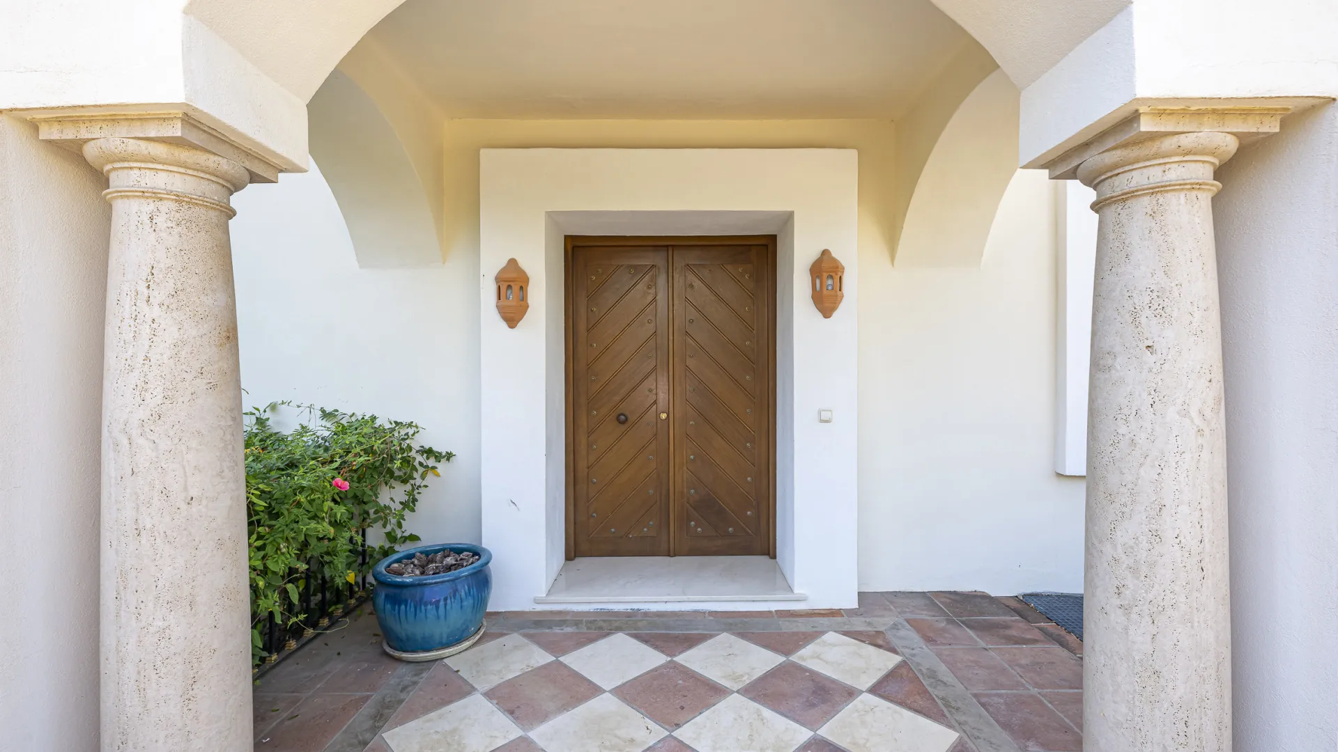 Buy villa in La Reserva de la Quinta