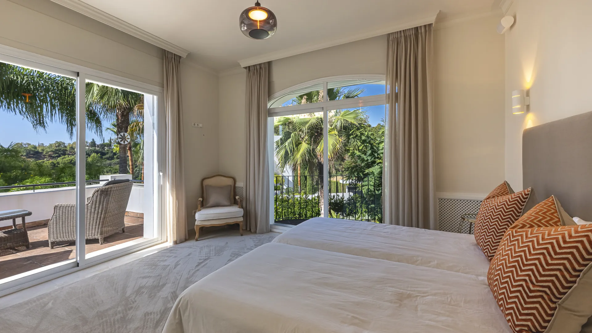 Buy villa in La Reserva de la Quinta