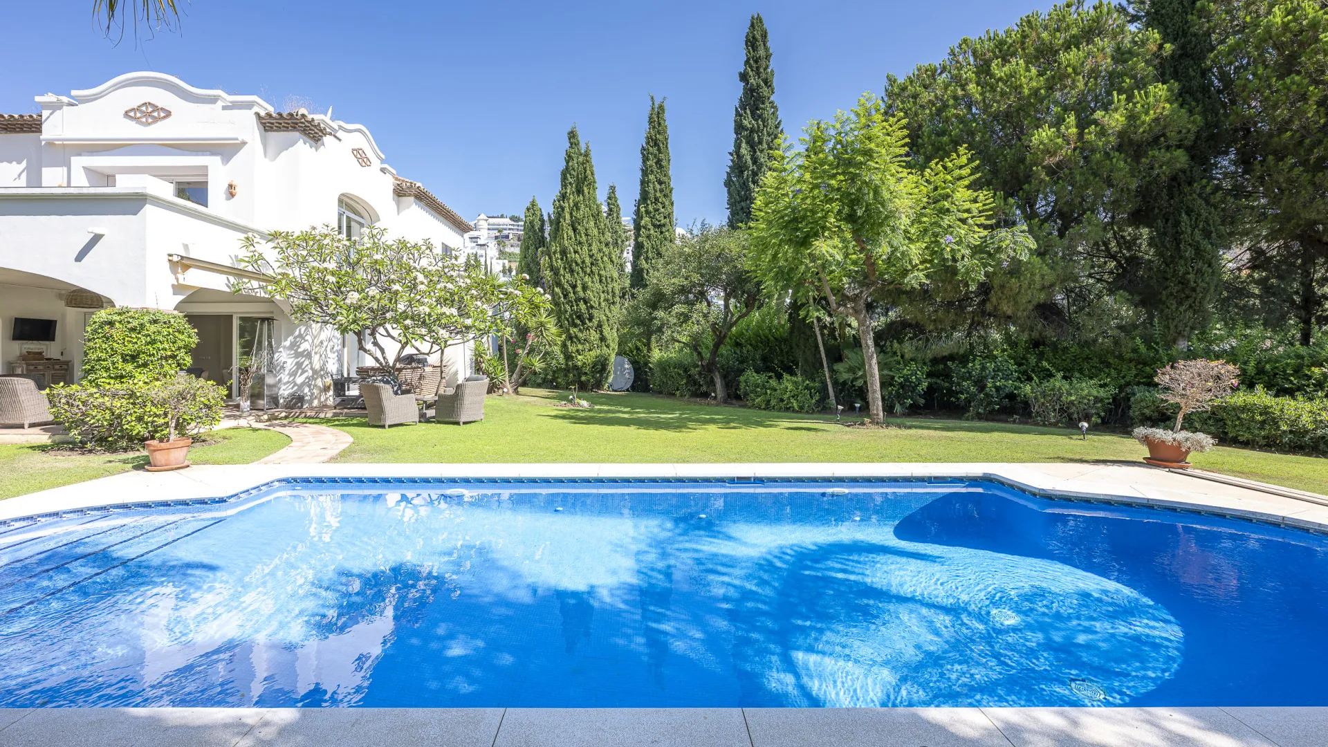 Buy villa in La Reserva de la Quinta
