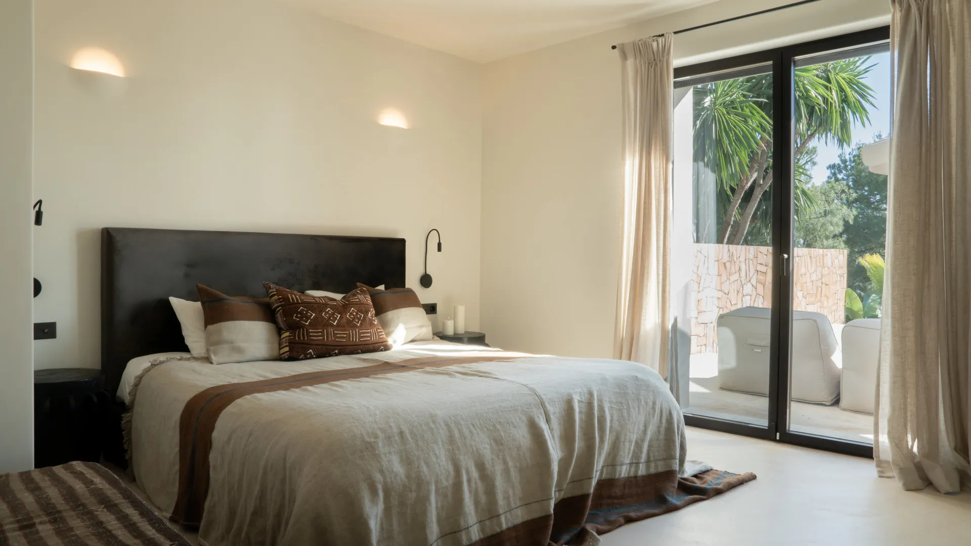 Se vende villa en Selwo con 5 dormitorios