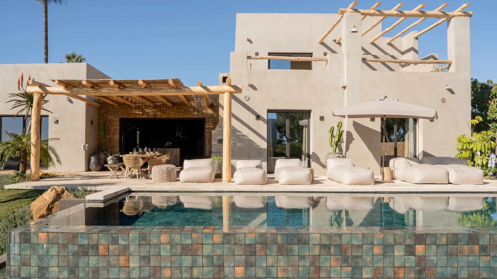 Se vende villa en Selwo con 5 dormitorios