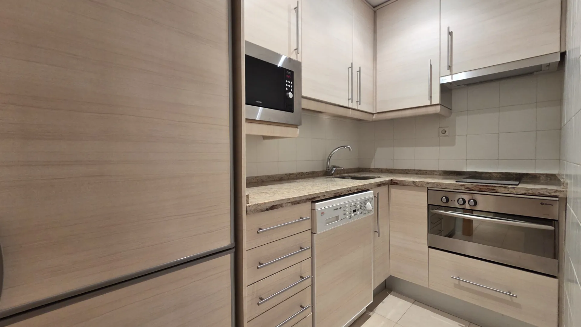 Don Carlos studio for sale