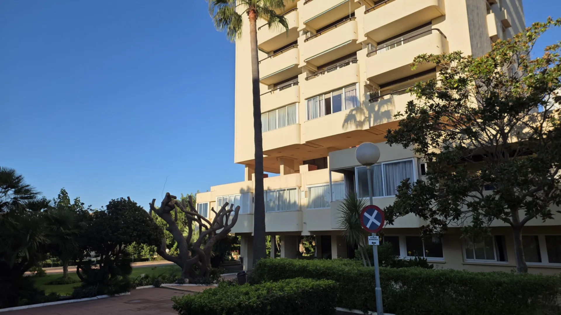 Don Carlos studio for sale